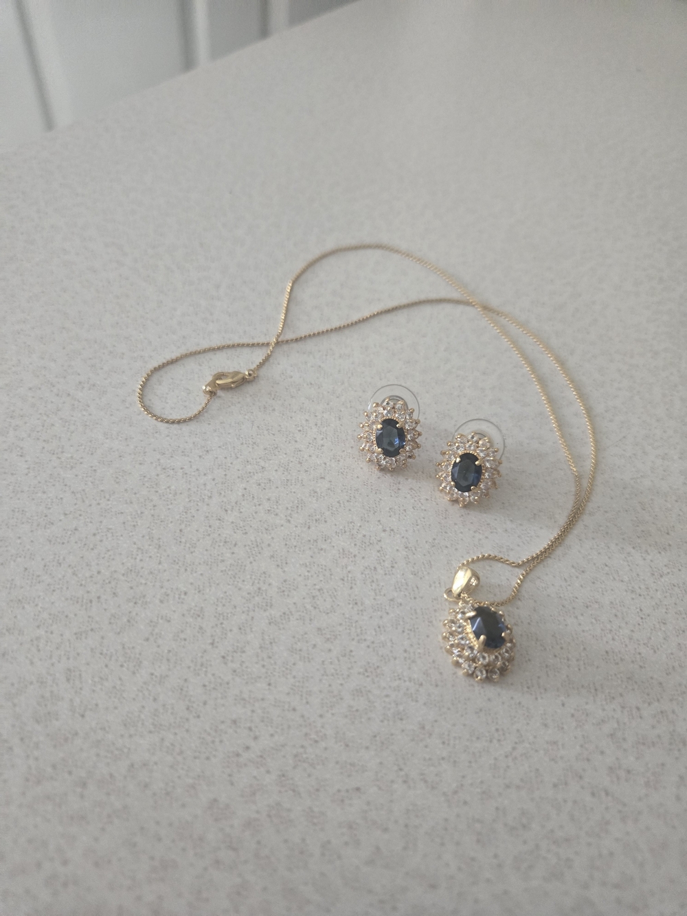 Source Unknown Gold-Tone Necklace and Earring Set with Dark Blue Stones